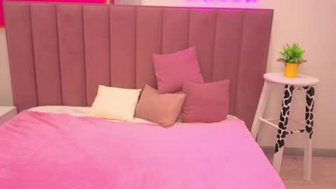 Lilli  follow me kiss online show from 4, 8, 2026