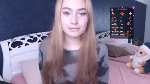 Snapshot of lili_luuu chatting on 19, 10, 2025 Lilu online show from 19, 10, 2025