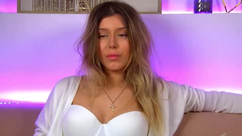 Mia online show from 10, 2, 2025