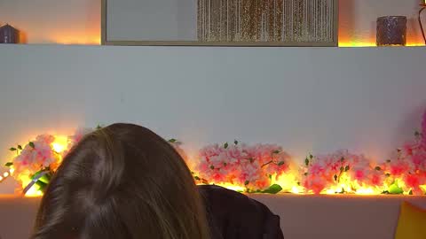 Mia online show from 16, 2, 2025