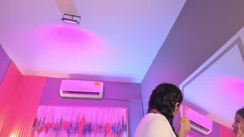 Snapshot of lilian_vergara chatting on 11, 2, 2026 holis soy lily chang no olvides el pulgar arriba es muy importante para mi 3 independent model online show from 11, 2, 2026
