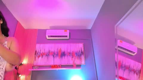 Snapshot of lilian_vergara chatting on 13, 2, 2026 holis soy lily chang no olvides el pulgar arriba es muy importante para mi 3 independent model online show from 13, 2, 2026