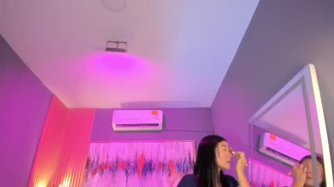 Snapshot of lilian_vergara chatting on 24, 2, 2026 holis soy lily chang no olvides el pulgar arriba es muy importante para mi 3 independent model online show from 24, 2, 2026