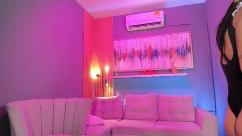 Snapshot of lilian_vergara chatting on 3, 3, 2026 holis soy lily chang no olvides el pulgar arriba es muy importante para mi 3 independent model online show from 3, 3, 2026