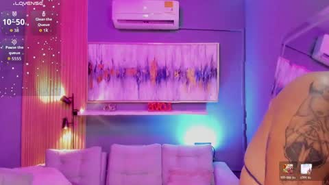 holis soy lily chang no olvides el pulgar arriba es muy importante para mi 3 independent model online show from 16, 4, 2026