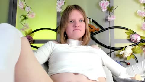 Snapshot of lilianslow chatting on 13, 12, 2024 hi guys Im new here Im 18 years oldIve never had sex online show from 13, 12, 2024