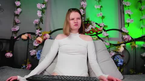 Snapshot of lilianslow chatting on 19, 1, 2025 hi guys Im new here Im 18 years oldIve never had sex online show from 19, 1, 2025