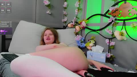 Snapshot of lilianslow chatting on 25, 1, 2025 hi guys Im new here Im 18 years oldIve never had sex online show from 25, 1, 2025