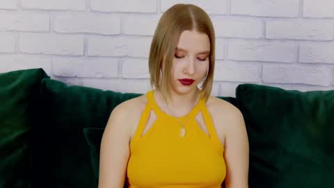 LiliLinn online show from 3, 2, 2025