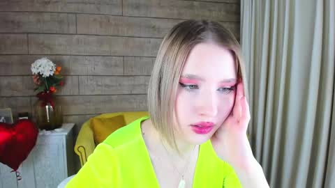 LiliLinn online show from 19, 2, 2025