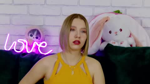 LiliLinn online show from 5, 3, 2025