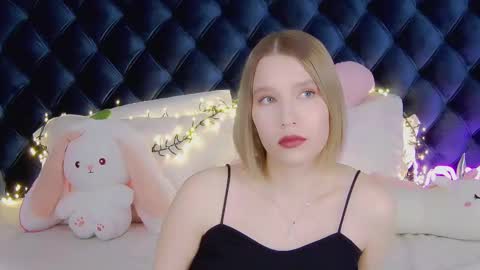 LiliLinn online show from 8, 3, 2025