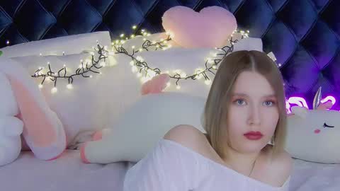 LiliLinn online show from 8, 3, 2025