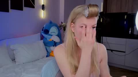 lililok101 online show from 10, 4, 2026