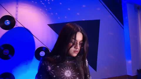 Lilith and Khloe  online show from 15, 11, 2025