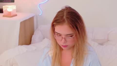 Lilith Bonheur online show from 2, 12, 2025