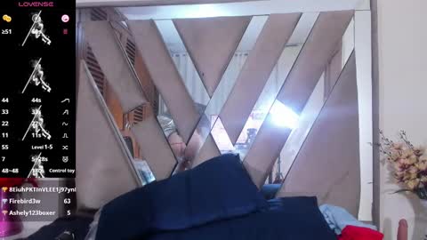 liliINDEPENDENT MODEL online show from 8, 3, 2025