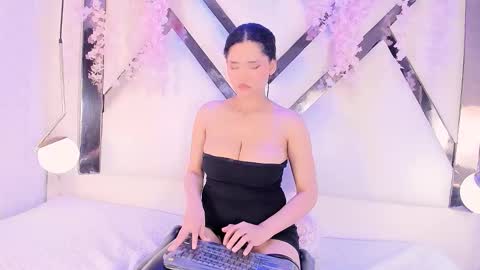    online show from 1, 11, 2025