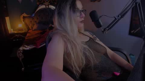 Snapshot of lilithmystic01 chatting on 26, 1, 2025 lilithmystic01 online show from 26, 1, 2025