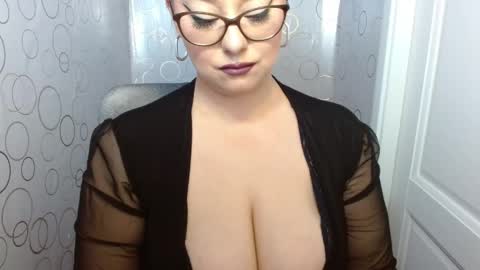 LILITHSERENDIPITY online show from 15, 4, 2026