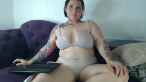 Snapshot of lillebbw_sweet chatting on 3, 10, 2025 lille online show from 3, 10, 2025