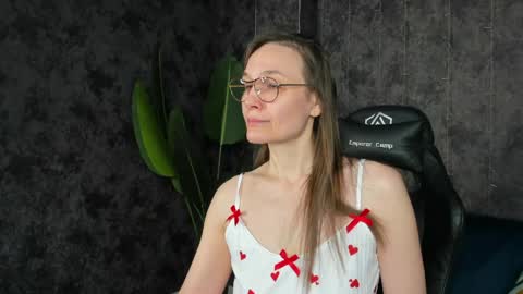 lillian_white1 online show from 1, 4, 2026