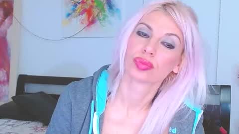 Snapshot of lillianasara chatting on 21, 2, 2025 Lara online show from 21, 2, 2025