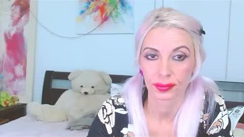 Snapshot of lillianasara chatting on 5, 10, 2025 Lara online show from 5, 10, 2025