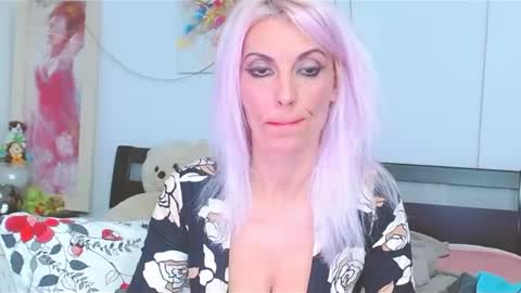 Snapshot of lillianasara chatting on 9, 10, 2025 Lara online show from 9, 10, 2025