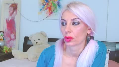 Snapshot of lillianasara chatting on 25, 10, 2025 Lara online show from 25, 10, 2025