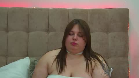 Snapshot of lillianhaig chatting on 2, 2, 2025 LillianHaig online show from 2, 2, 2025