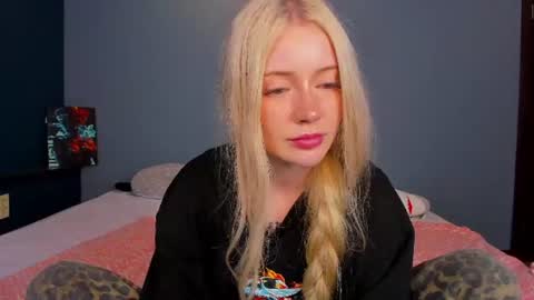 Snapshot of lillie_berry chatting on 10, 7, 2026 lillie_berry online show from 10, 7, 2026