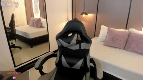 Snapshot of lilly_ass chatting on 8, 11, 2025 L I L L Y online show from 8, 11, 2025