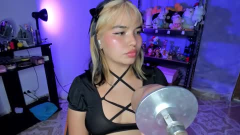 Snapshot of lilly_kinky chatting on 23, 10, 2025 Lilly  online show from 23, 10, 2025
