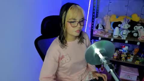 Snapshot of lilly_kinky chatting on 25, 10, 2025 Lilly  online show from 25, 10, 2025