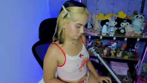 Snapshot of lilly_kinky chatting on 26, 10, 2025 Lilly  online show from 26, 10, 2025