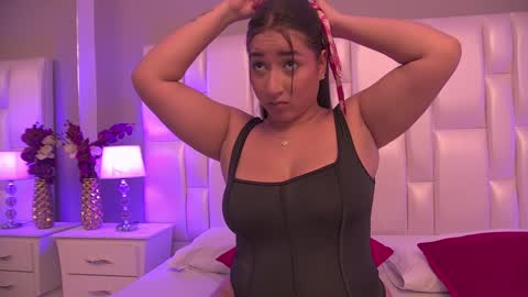 Snapshot of lilly_peach22 chatting on 4, 1, 2025 Lilly Peach online show from 4, 1, 2025