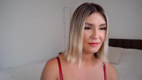 Lilly Lux online show from 15, 2, 2026