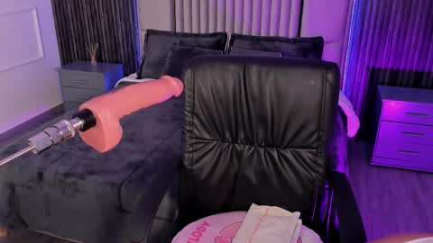 Lilly Ortiz online show from 5, 3, 2025