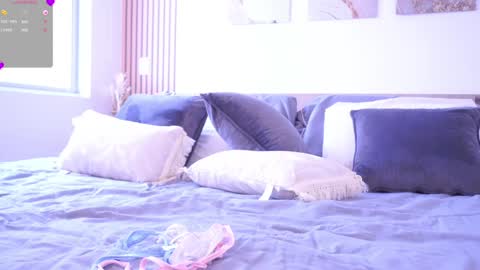 Lilly Thompson  online show from 6, 12, 2024