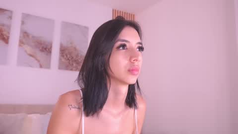 Lilly Thompson  online show from 24, 1, 2025