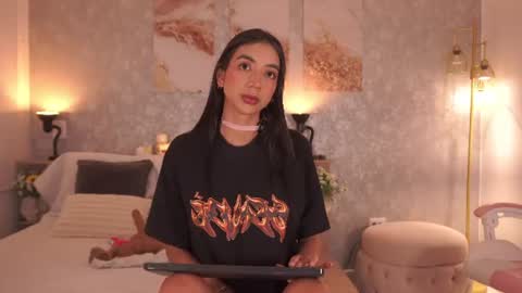 Lilly Thompson  online show from 10, 6, 2026