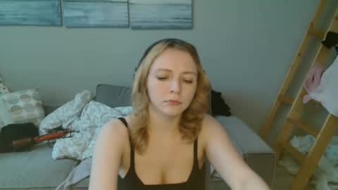 Lily dollyx online show from 20, 11, 2025