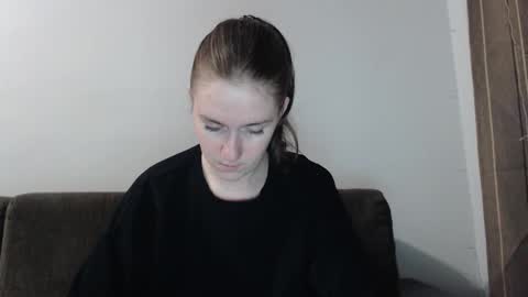 lily_love_x online show from 17, 12, 2025