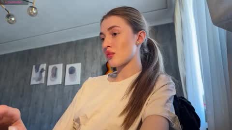 Snapshot of lily_savage chatting on 8, 10, 2025 Sophie online show from 8, 10, 2025