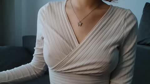 small lily online show from 24, 4, 2026