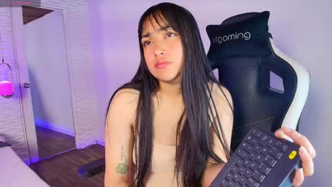 Snapshot of lily_waist chatting on 6, 10, 2025 lily_waist online show from 6, 10, 2025