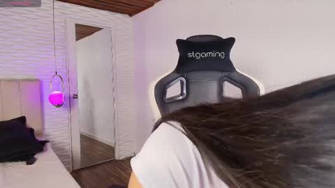 Snapshot of lily_waist chatting on 8, 10, 2025 lily_waist online show from 8, 10, 2025