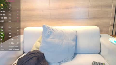 lily_waist online show from 9, 4, 2026
