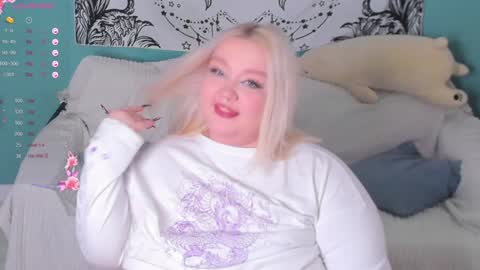 Snapshot of lilybelll chatting on 18, 12, 2024 Lily online show from 18, 12, 2024